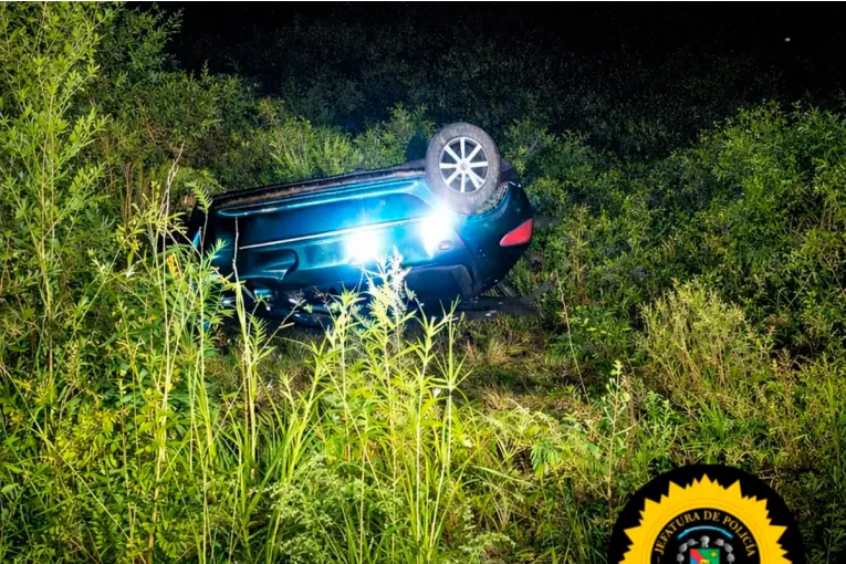 Conductor volcó su auto sobre Autovía 18: adujo que se trató de un posible desperfecto mecánico