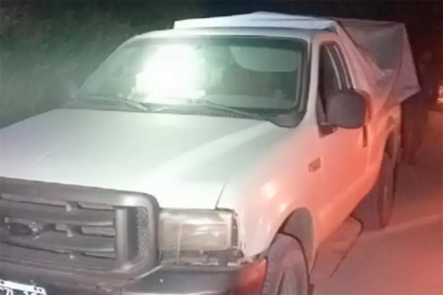 Robaba trigo de un campo y fue descubierto cuando cargaba su camioneta