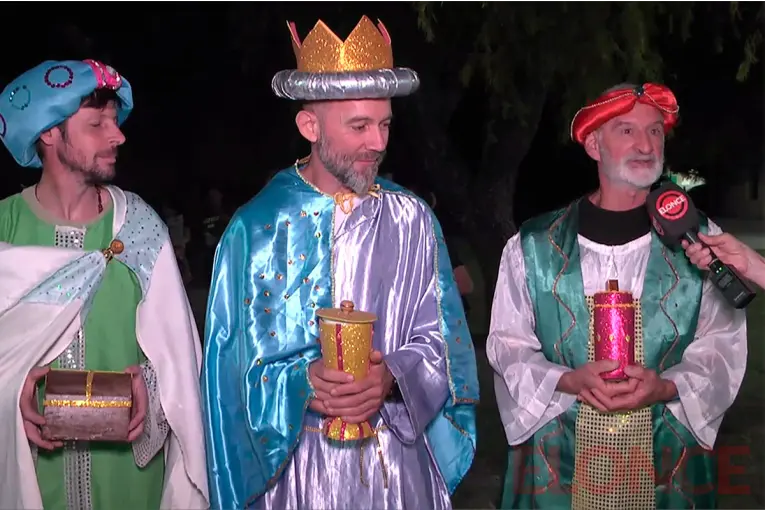 Junto a los Reyes Magos, presentaron un pesebre viviente en los miradores de Bajada Grande