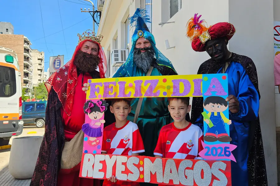 Los Reyes Mayos llegaron al hospital San Roque (foto Elonce)