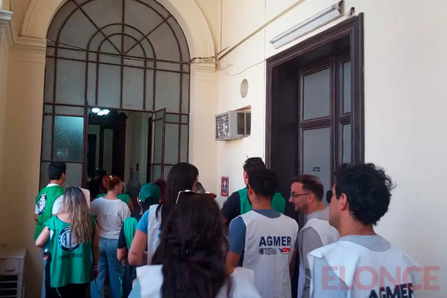 Reclamo sindical de ATE en Casa de Gobierno (foto Elonce)
