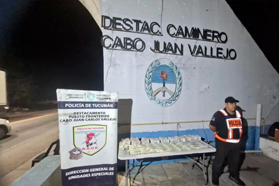 (Polic&iacute;a Tucum&aacute;n).