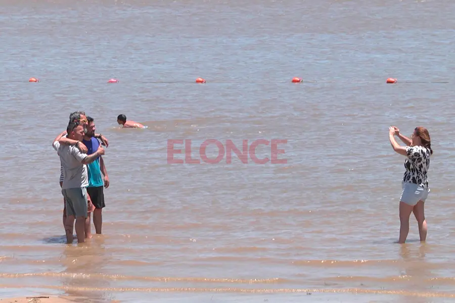 La foto de la foto en el r&iacute;o Paran&aacute; (foto Elonce)