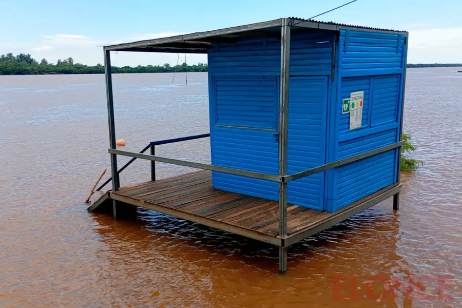 La medida fue tomada por los guardavidas ante el riesgo que representan las corrientes. Foto: Elonce.