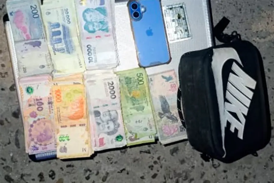 Huy&oacute; de la polic&iacute;a y se ocult&oacute; en una casa: ten&iacute;a un arma cargada y  "una suma significativa dinero"