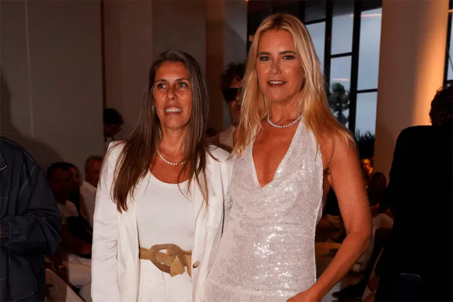 Valeria junto a la alcaldesa.