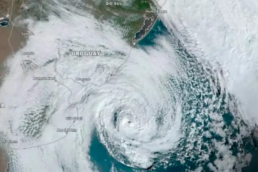 El cicl&oacute;n que se acerca a Entre R&iacute;os. Foto: Diario El Sol.