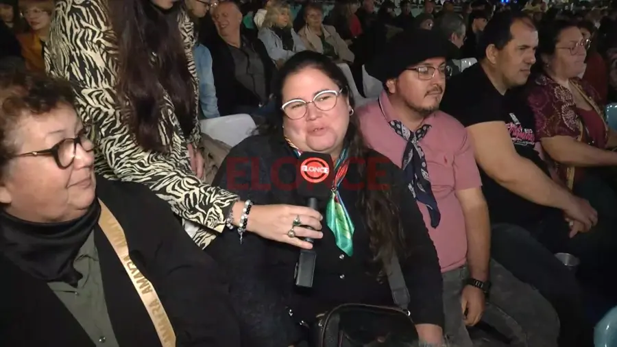 Fan&aacute;ticas siguen a Rojas hace 15 a&ntilde;os