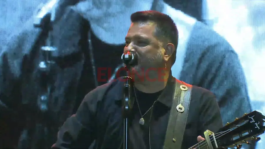 Jorge Rojas cant&oacute; durante una hora y media