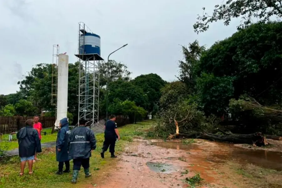 Un violento temporal provoc&oacute; voladuras de techos y dej&oacute; al menos 20 familias afectadas