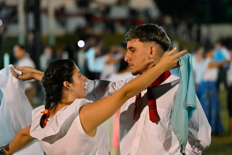 Con 600 bailarines, un ballet ti&ntilde;&oacute; de celeste y blanco la segunda noche del festival de Diamante