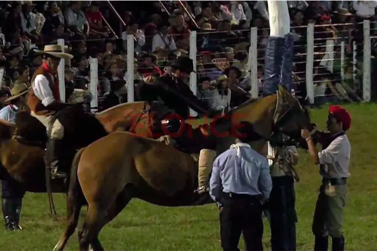 Se lleva a cabo la tercera noche de jineteadas en el Festival de Diamante