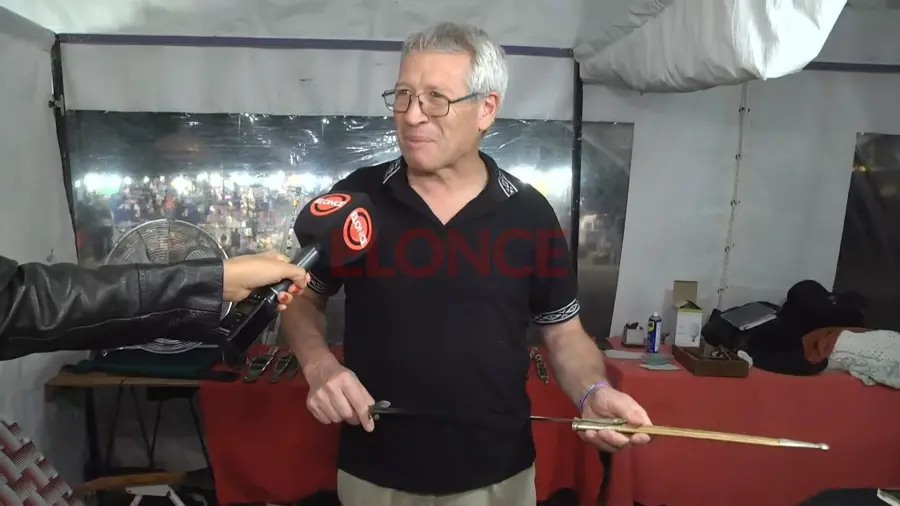 Dar&iacute;o, el vendedor de cuchillos antiguos