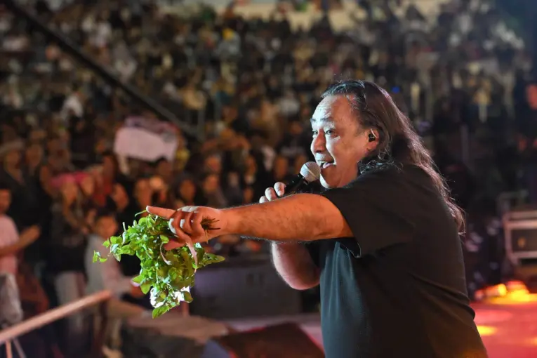 “La magia del folklore es unirnos porque la poesía y la alegría nos van a salvar”, expresó Sergio Galleguillo