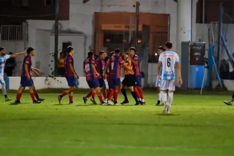 Por agresión a un árbitro, se suspendió un partido de fútbol en localidad entrerriana