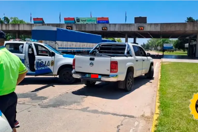 Padre e hijo fueron detenidos por agredir a un hombre tras la compra de una lancha