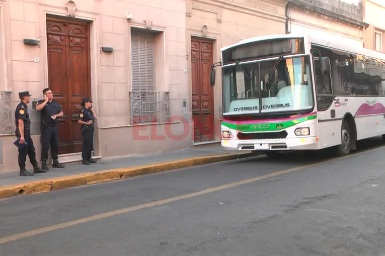 Hombre fallecido al descender de colectivo: cómo ocurrió según el relato de otros pasajeros