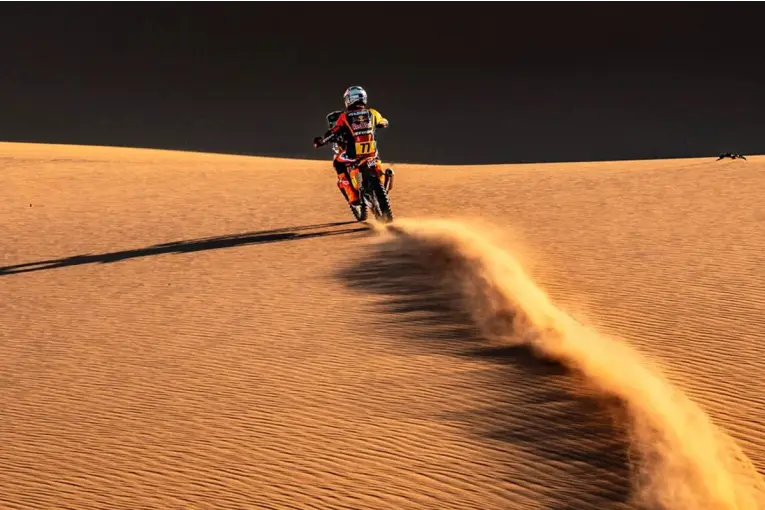 Etapa difícil para los argentinos en el Dakar 2026: retrasos y caída en la general