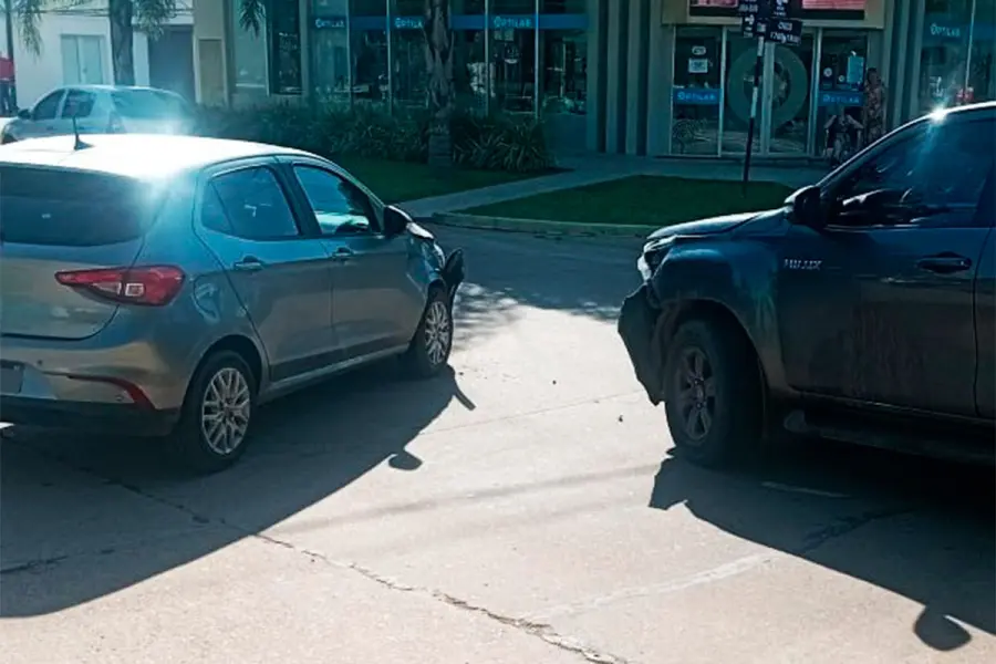 Choque entre auto y camioneta: uno de los conductores estaba alcoholizado