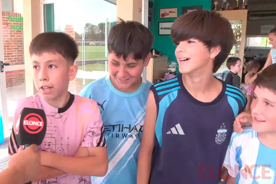 Los chicos reconocieon que "en el mundialito se pica". Foto: Elonce.