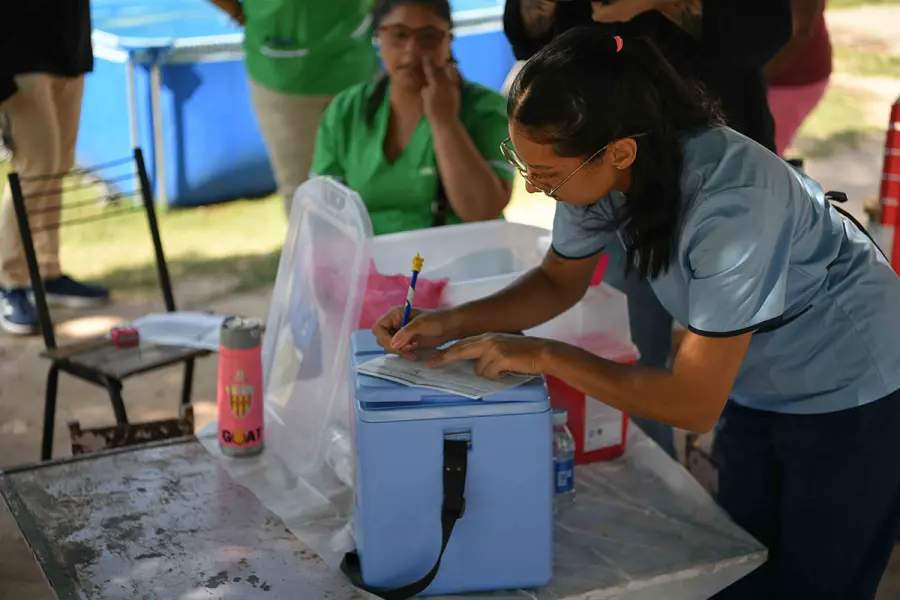 Vacunaci&oacute;n contra el sarampi&oacute;n (foto Municipalidad de Paran&aacute;)