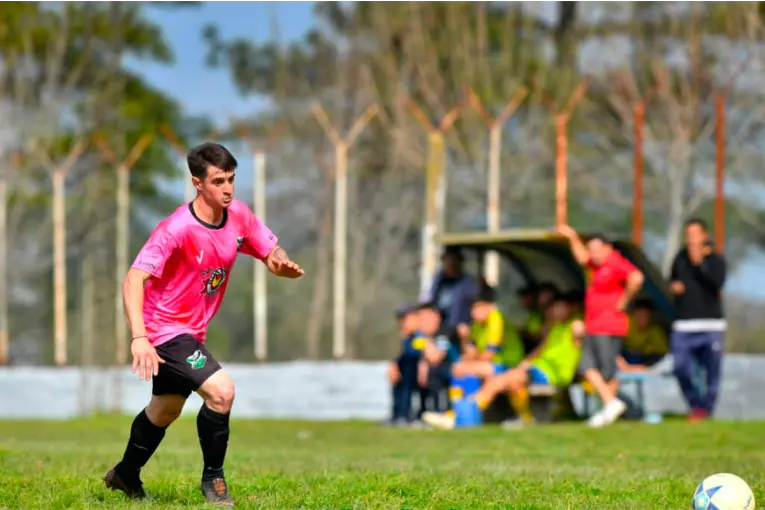 Murió un joven futbolista tras sufrir una descarga eléctrica mientras trabajaba