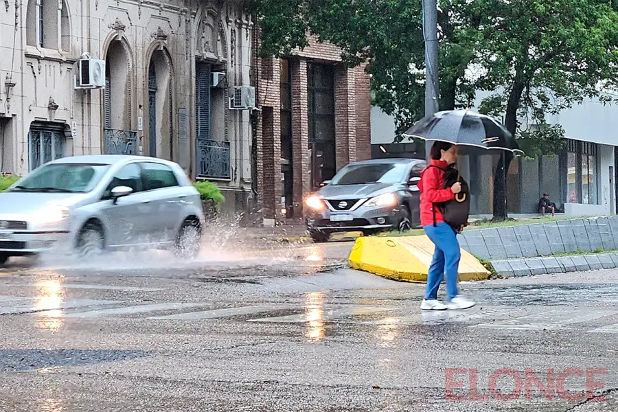 Jueves lluvioso en Paran&aacute; - Fotos: Elonce