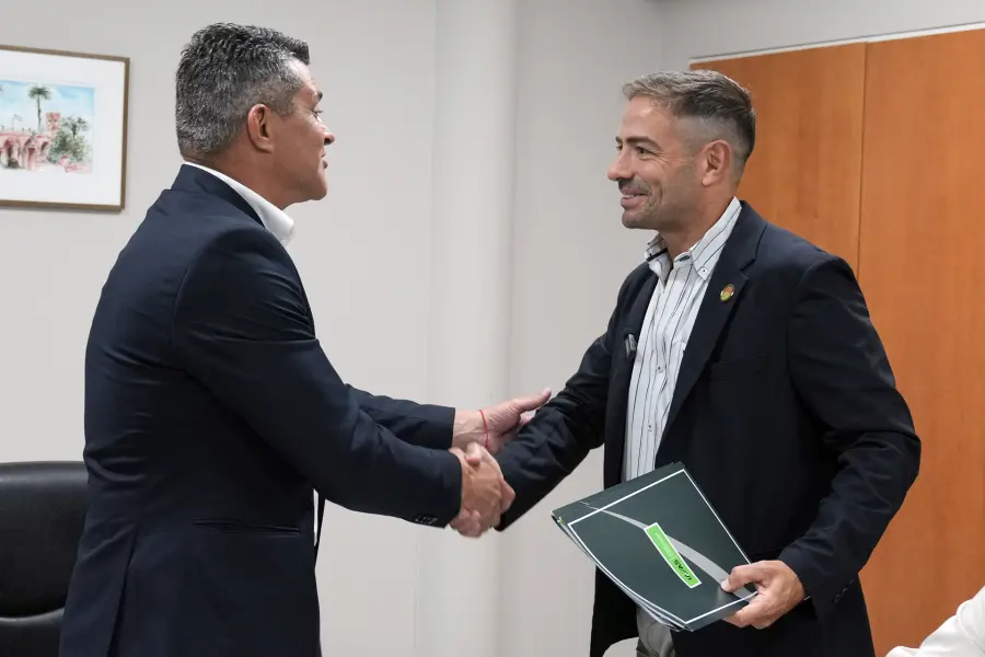 Carlos Moyano, presidente del IAFAS; y Daniel Blanzaco, ministro de Salud de Entre R&iacute;os (foto Gobierno de Entre R&iacute;os)