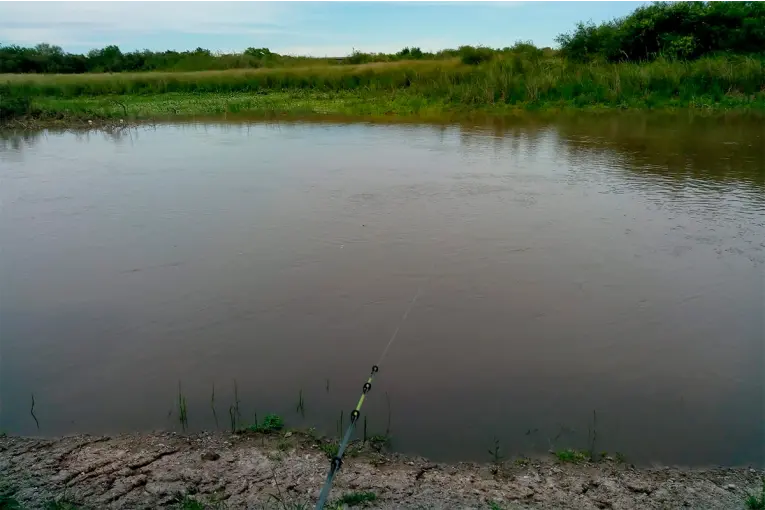 Buscan a un hombre que cayó al río Gualeguay cuando pescaba con amigos
