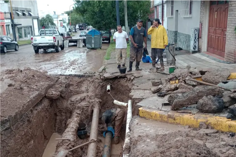Concluyó arreglo de caño de agua y se restablece el servicio | Elonce.com