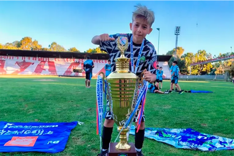 Gracias a autorización judicial, un arquero de 10 años se coronó campeón en torneo internacional