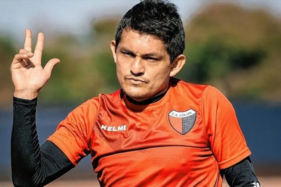 El delantero tiene contrato vigente hasta diciembre y la dirigencia quiere buscarle una salida. Foto: Archivo.