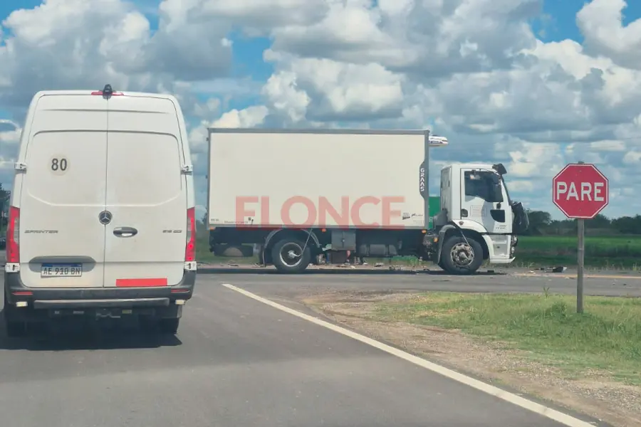 Accidente en acceso a Viale por Ruta 32 (foto Elonce)