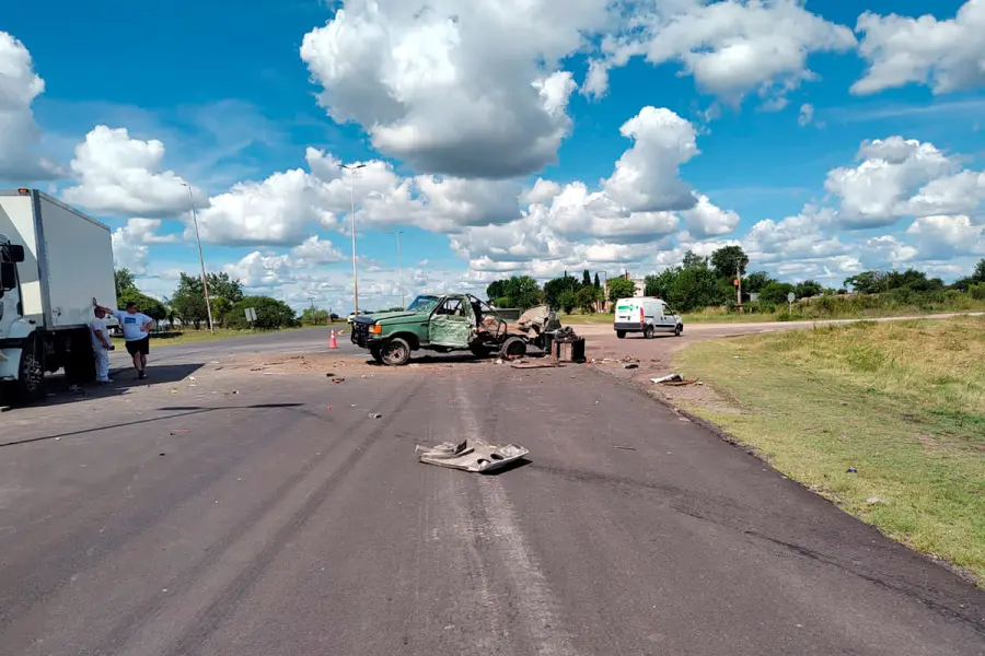 Accidente en acceso a Viale por Ruta 32 (foto Polic&iacute;a de Entre R&iacute;os)