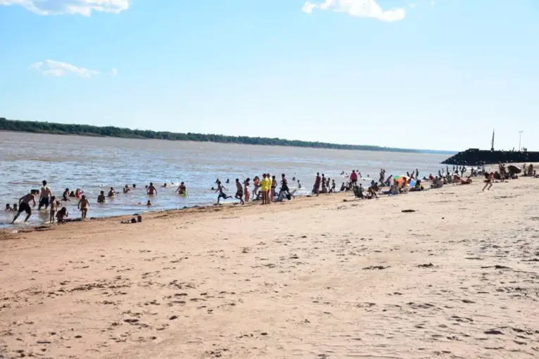 Rehabilitaron el ingreso a la playa en Concordia tras nuevos controles del agua