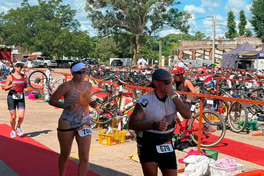 M&aacute;s de 200 polic&iacute;as participaron del operativo de seguridad del Triatl&oacute;n de La Paz