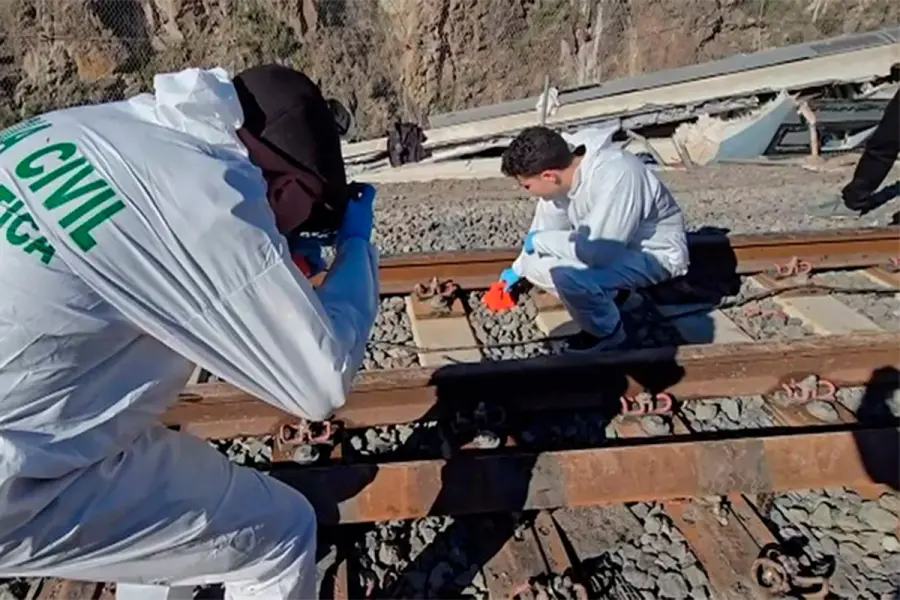 Choque de trenes en Espa&ntilde;a (foto uardia Civil/EFE)