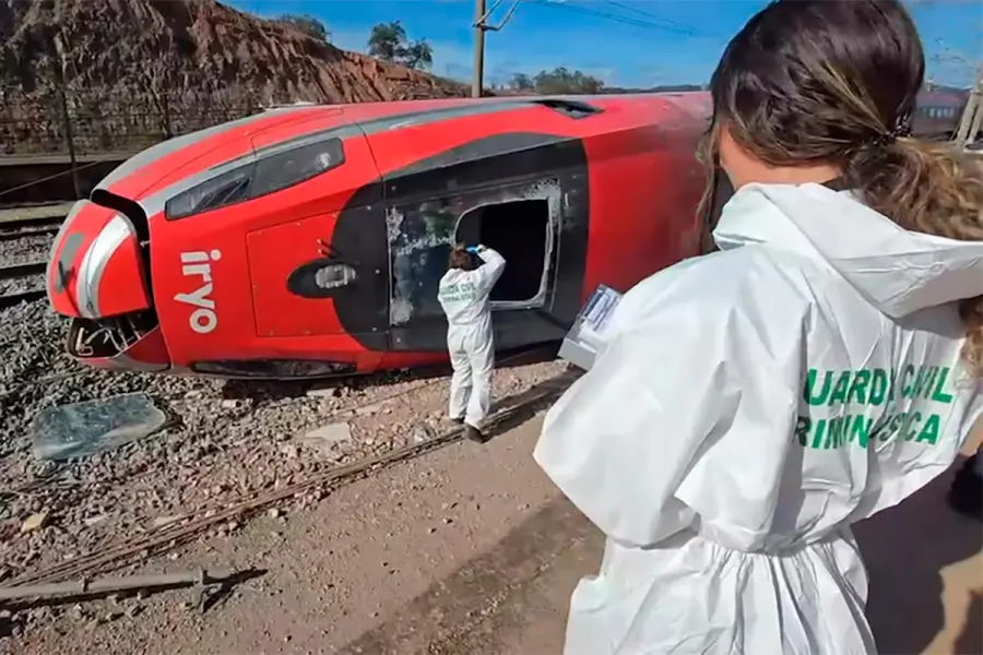 Choque de trenes en Espa&ntilde;a (foto uardia Civil/EFE)