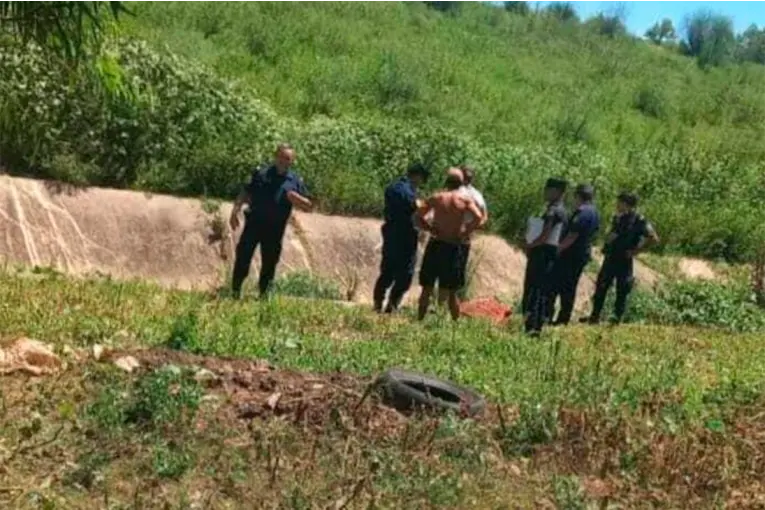 Hallaron una persona sin vida en un zanjón e investigan las circunstancias del deceso