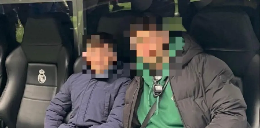 Una ni&ntilde;a sobrevivi&oacute; al choque de trenes de Espa&ntilde;a donde muri&oacute; su familia (foto La Vanguardia)