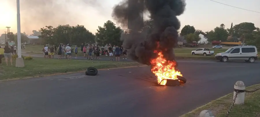 Protesta de trabajadores de la av&iacute;cola Tres Arroyos
