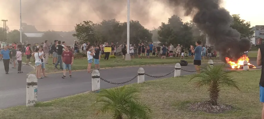 Protesta de trabajadores de la av&iacute;cola Tres Arroyos