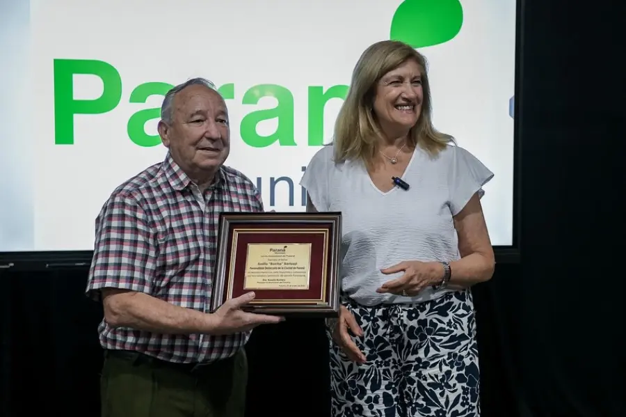 Emilio &ldquo;Bocha&rdquo; Bertozzi, junto a Rosario Romero (foto Municipalidad de Paran&aacute;)