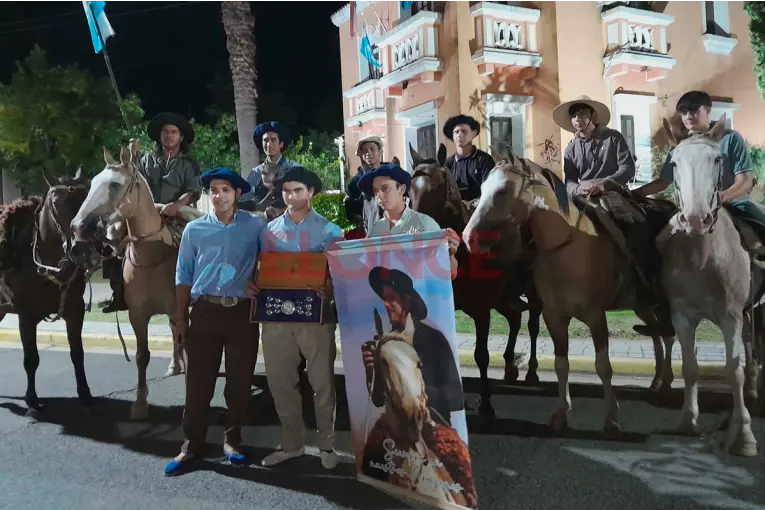 Ferviente recibimiento en Feliciano al jinete Ulises Daporta que se consagró en el Festival de Jesús María