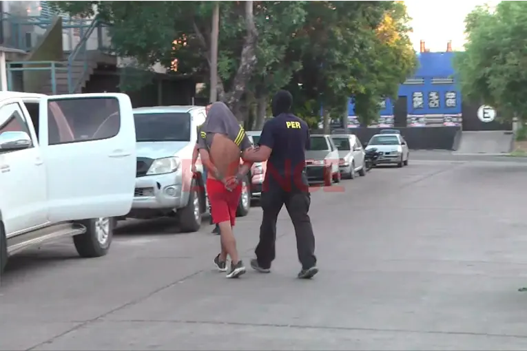 Detuvieron a un hombre que ofrecía armas de fuego a través de redes sociales