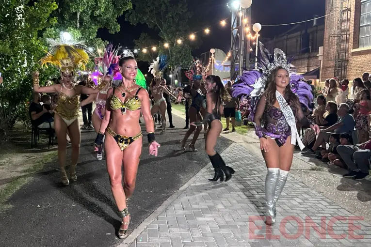 Plumas, ritmo y alegría: comparsas entrerrianas brillaron en La Vieja Usina