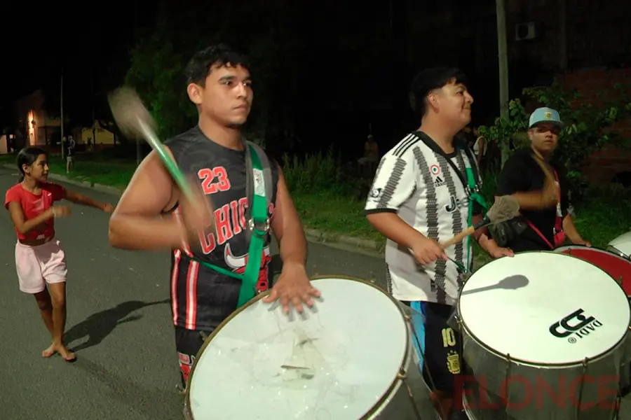 Grupo carnavalesco Merl&iacute;n (foto Elonce)