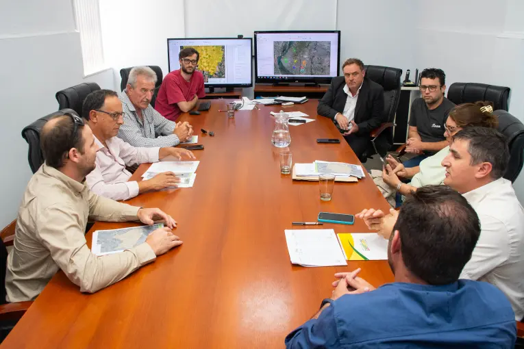Convenios con comunas permitirán a Vialidad Provincial intervenir caminos rurales estratégicos