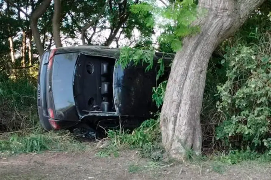 Accidente en avenida Estrada de Paran&aacute; (foto Bomberos Voluntarios)