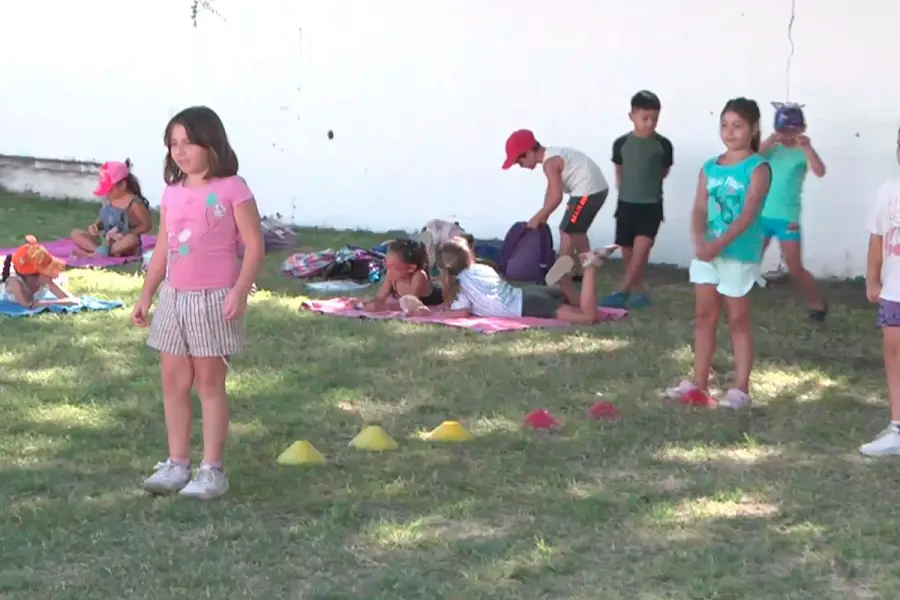 Chicos en la colonia de vacaciones del Club Paran&aacute;. Foto: Elonce.